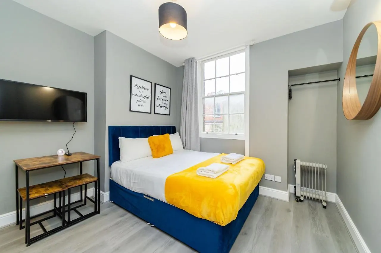 Modern Studio Next To Brighton Beach I Smart Tv I King Size Bed contacts